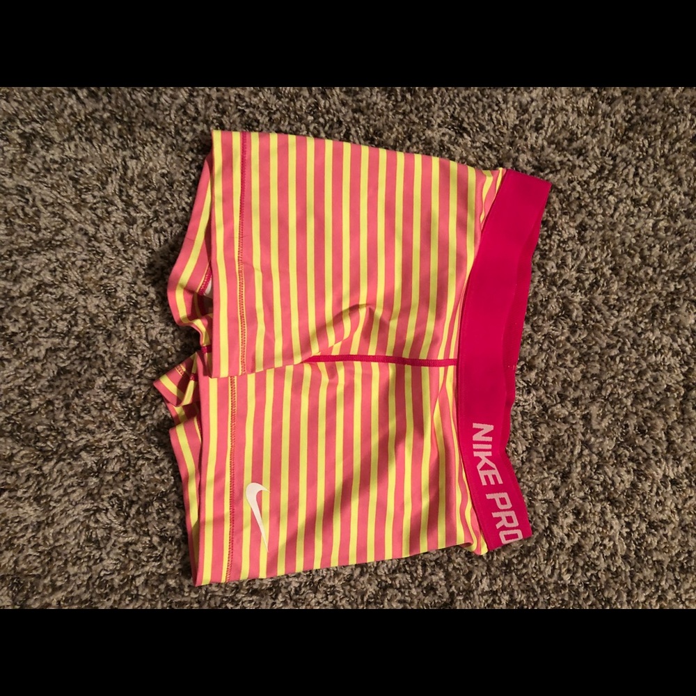 Nike pro